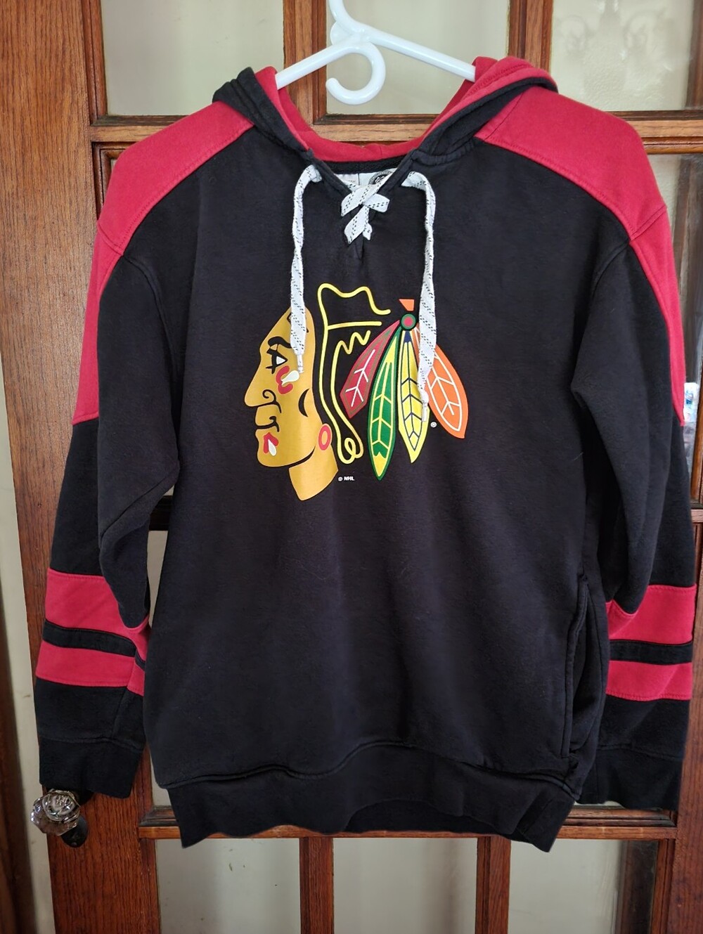 Vintage Chicago Blackhawks NHL Hoodie Pullover Black Red Striped Sleeves Size S